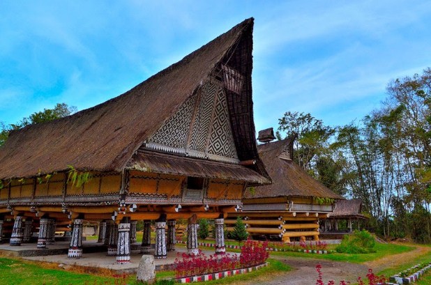 nama rumah adat di indonesia 34 provinsi - Bolon