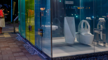 Toilet Umum Transparan Yang Viral di Jepang